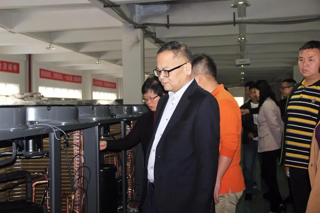 2020年3月5日，時(shí)任柳江區(qū)委書記區(qū)軍雄一行蒞臨我司參觀指導(dǎo)