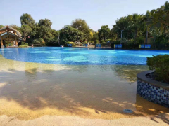 這個(gè)夏天，我在泳池等你